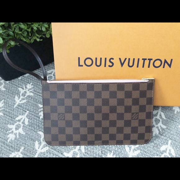 Louis Vuitton Handbags - Louis Vuitton Neverfull MM Wristlet Clutch Pouch